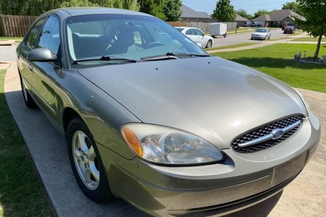 2003 Ford Taurus 1