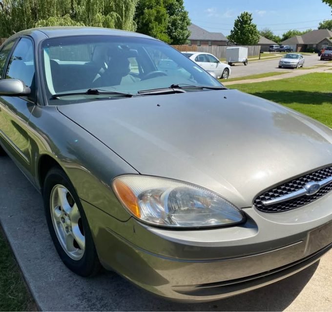 2003 Ford Taurus 1