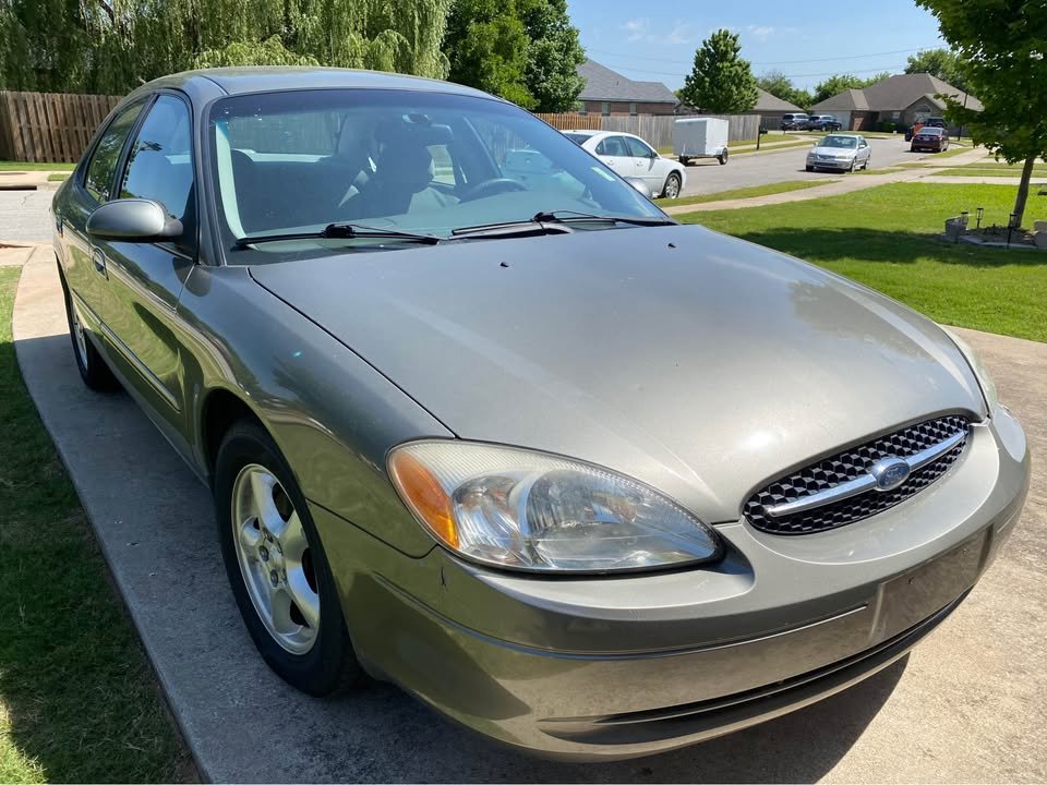 2003 Ford Taurus 1