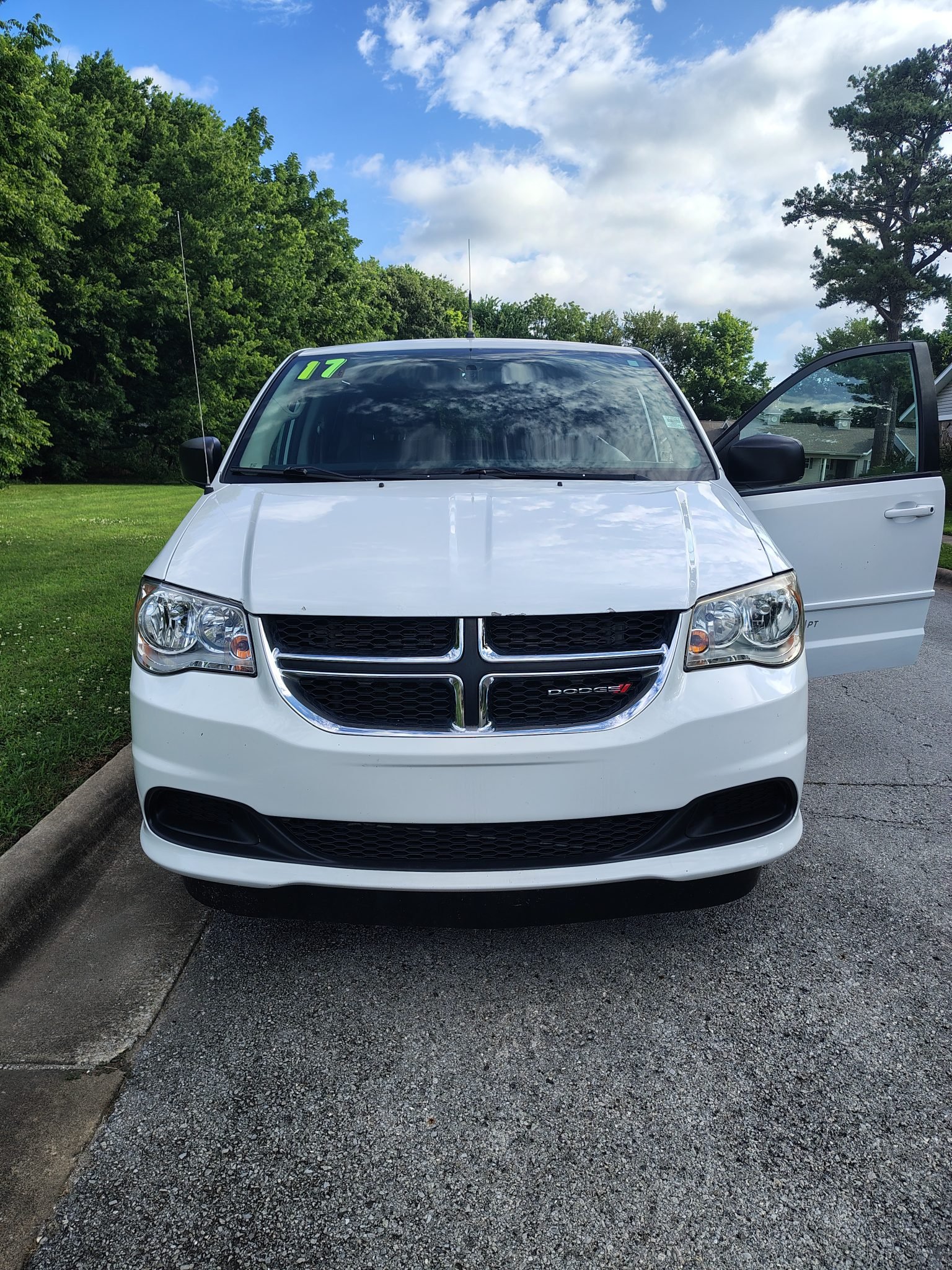 2017 Dodge Caravan Front View