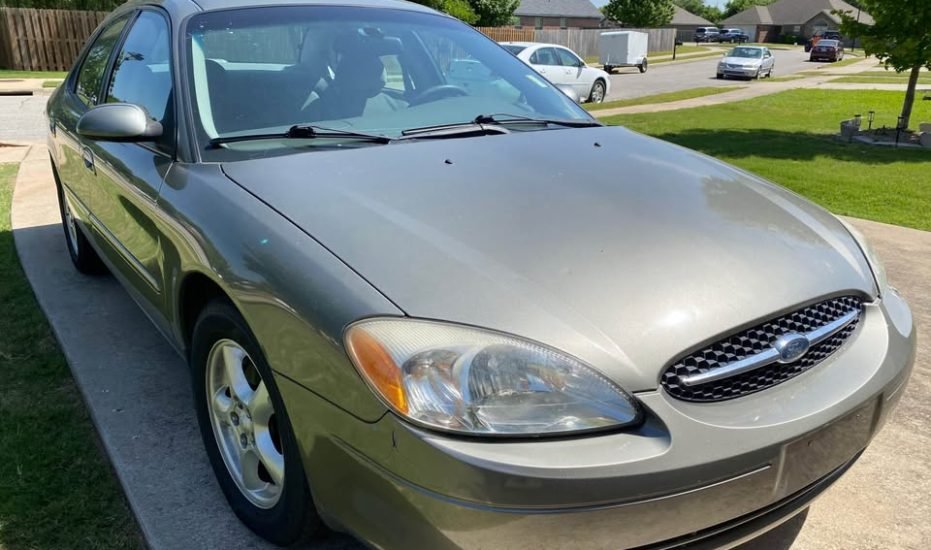 2003 Ford Taurus 1